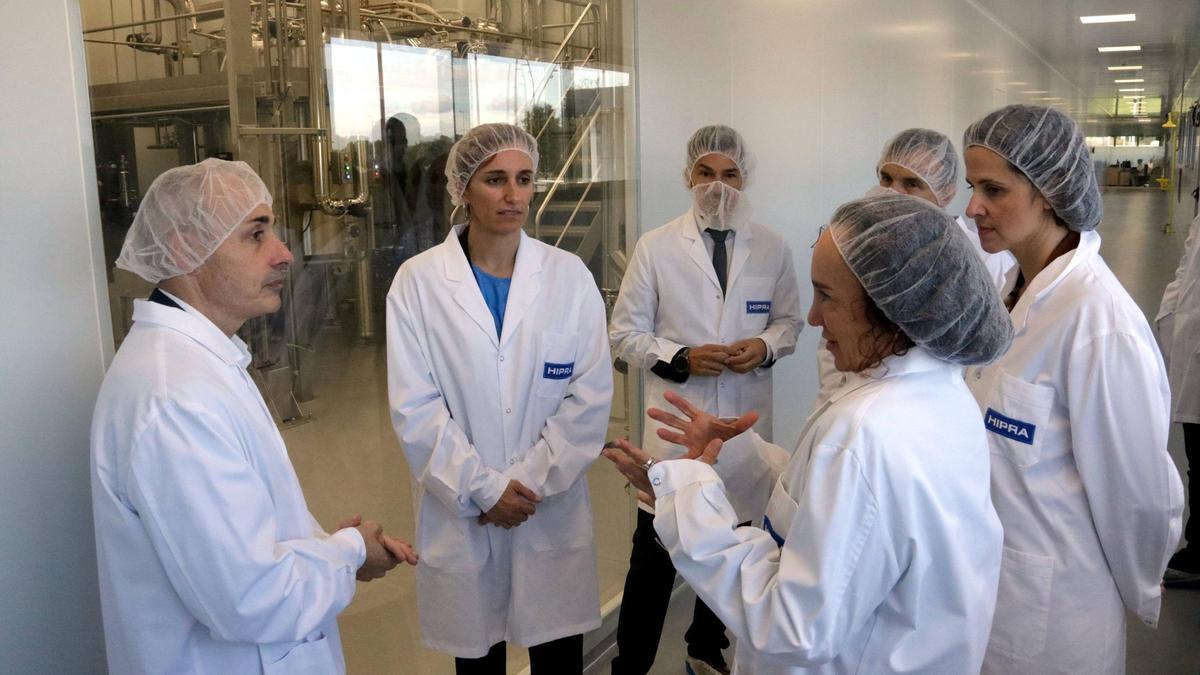 Visita de la ministra de Sanidad a Hipra en Girona