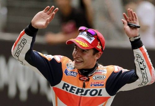 Marc Márquez celebra la victoria en el GP de Catalunya.