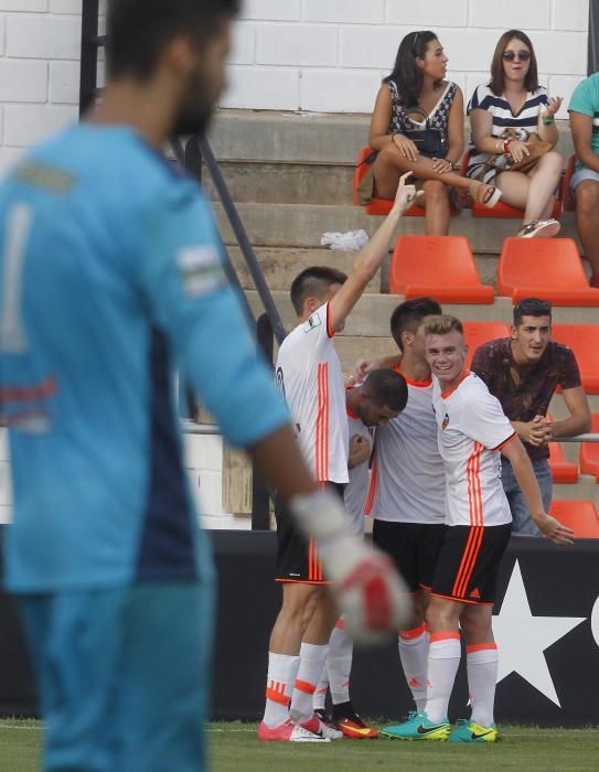 Las mejores imágenes del Valencia Mestalla - AE Prat