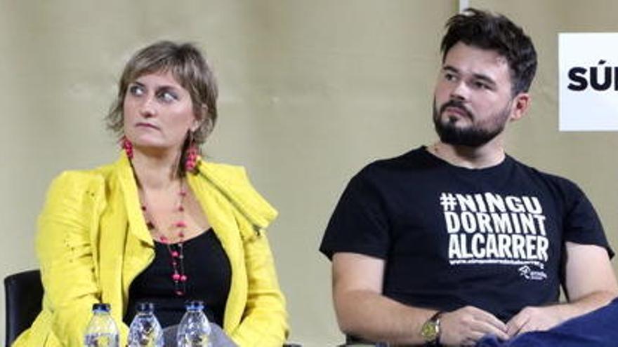 Alba Vergés, en una foto d&#039;arxiu amb Rufián.