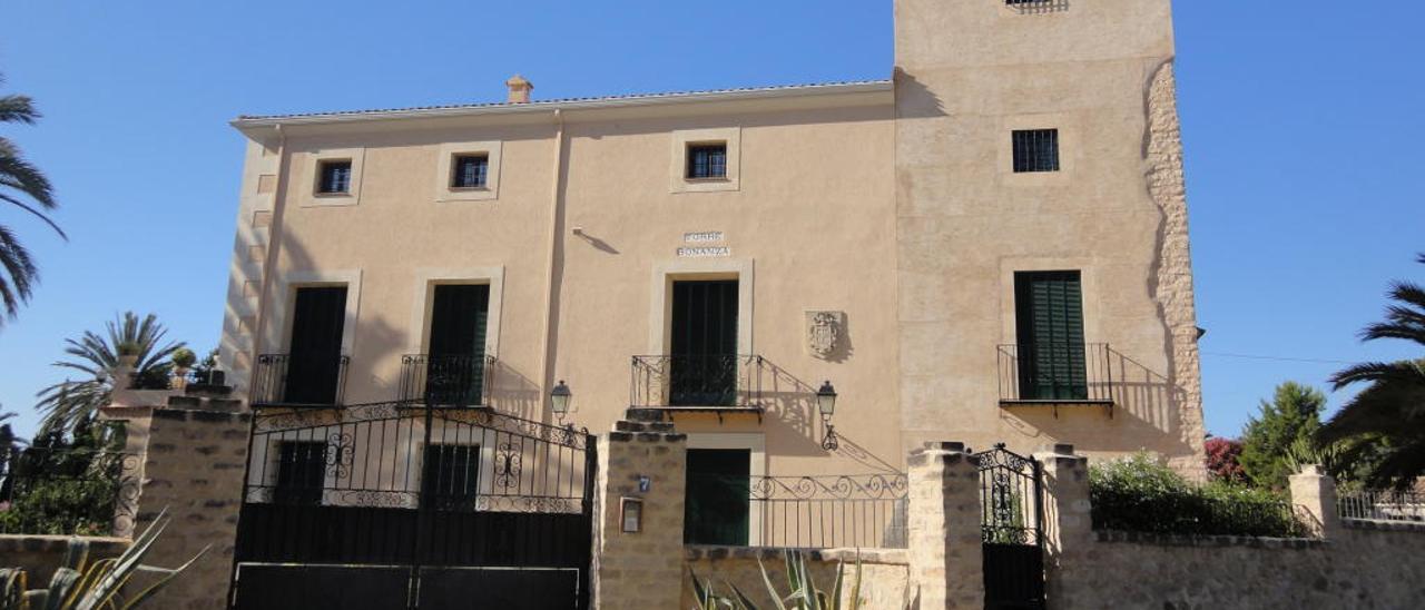 Sant Joan acumula casi treintena quintas de recreo de los siglos XVIII, XIX y principios del XX, entre las que se encuentran Torre Bonanza, La Paz y El de Conde.