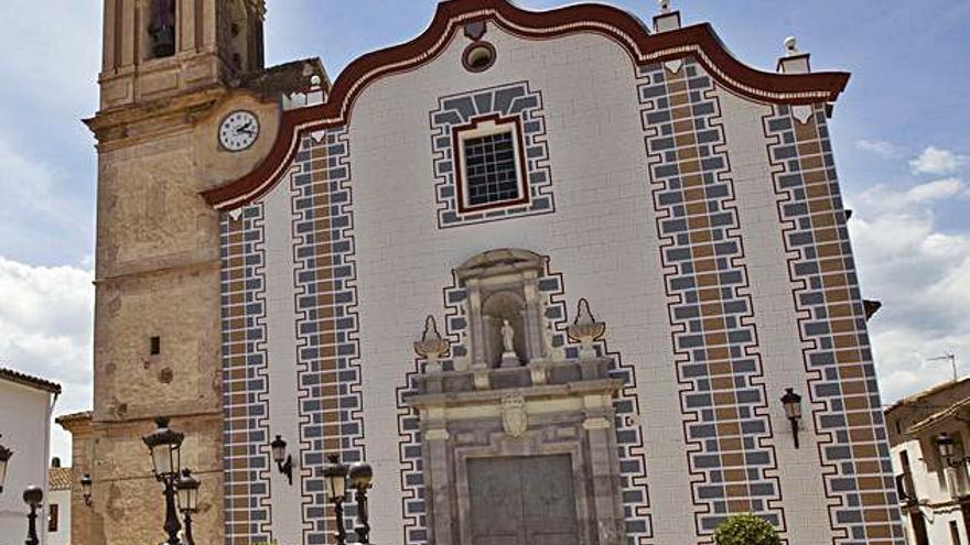 La Iglesia puso a su nombre 31 inmuebles en Morvedre | DANIEL TORTAJADA 