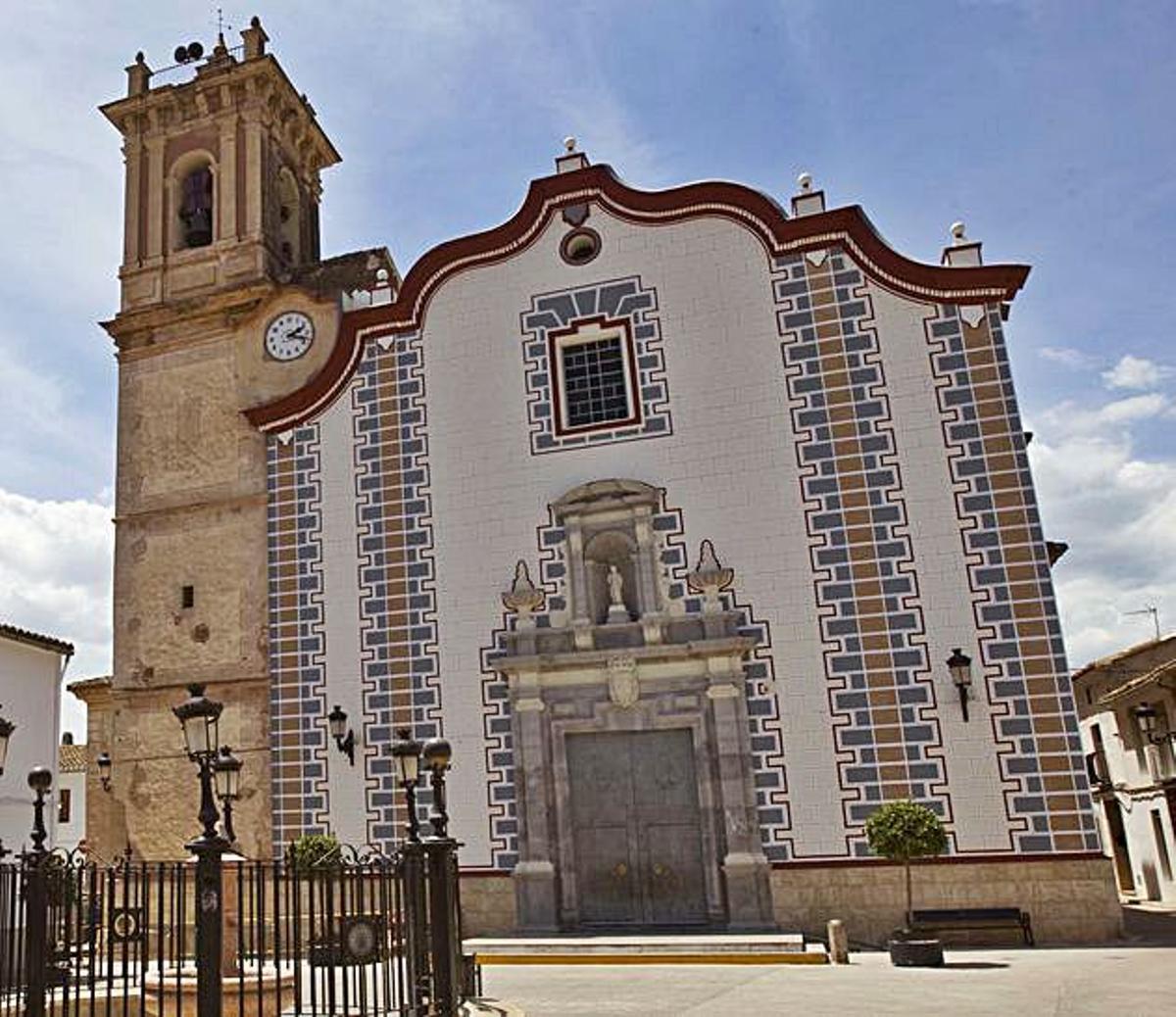 La Iglesia puso a su nombre 31 inmuebles en Morvedre | DANIEL TORTAJADA