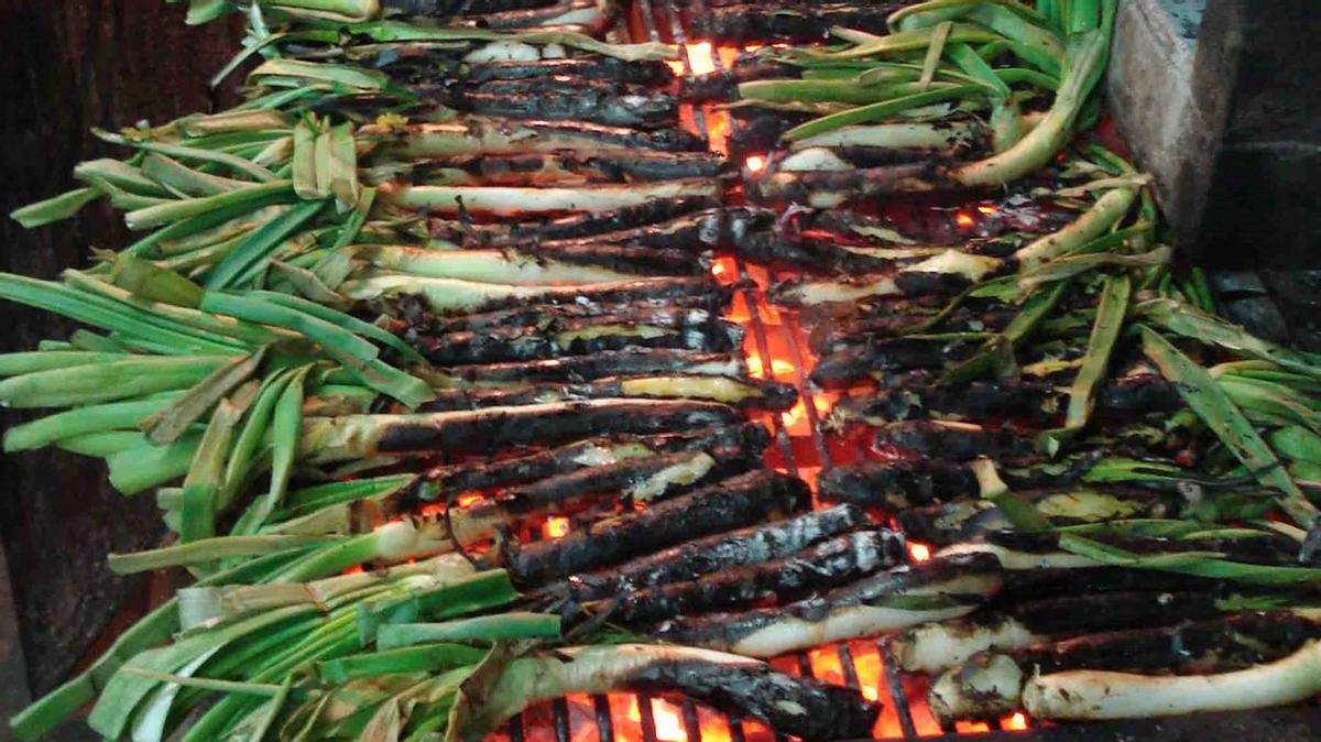 'Calçots' a la brasa de Tres Turons.