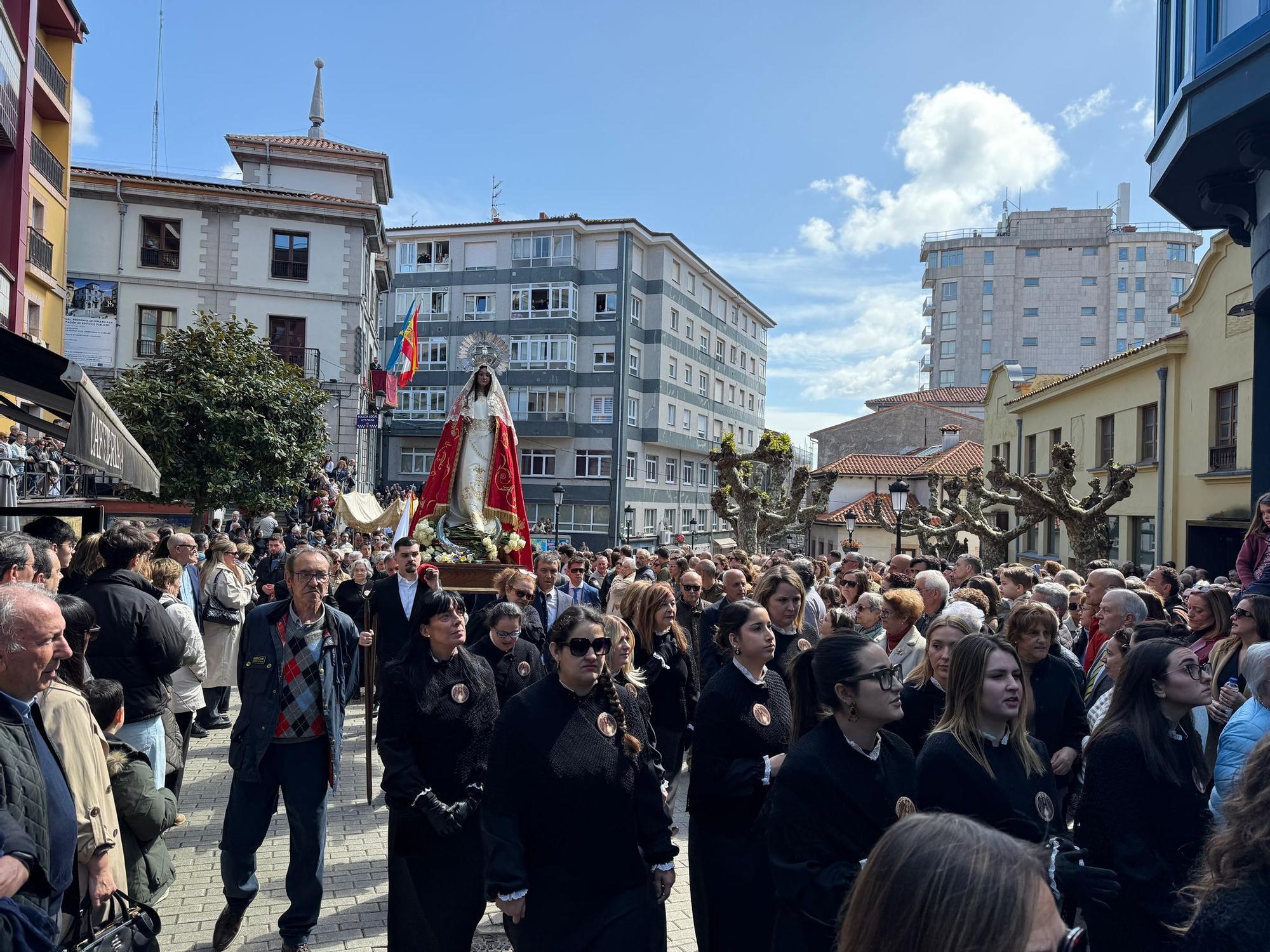 Así vivió Candas el cierre de su Semana Santa con la Procesion del Encuentro