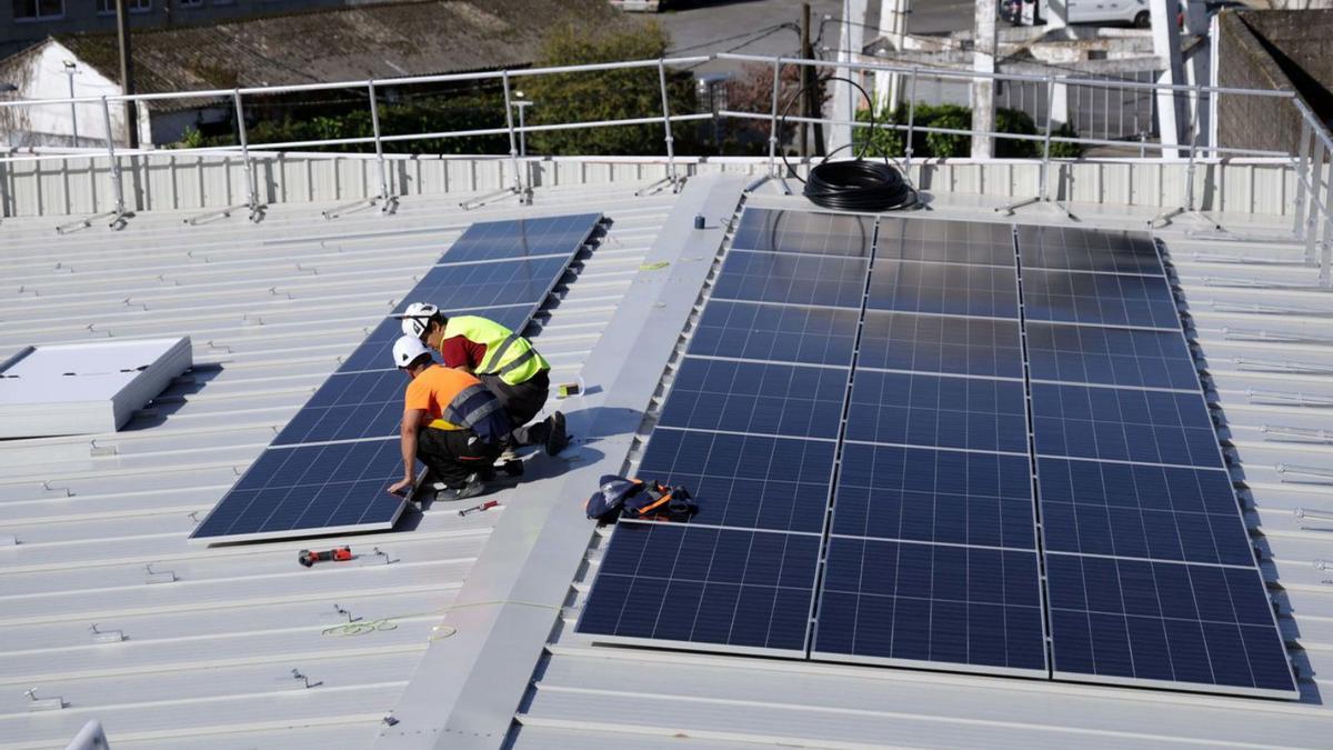 Instalación de placas solares en Vilagarcía de Arousa.