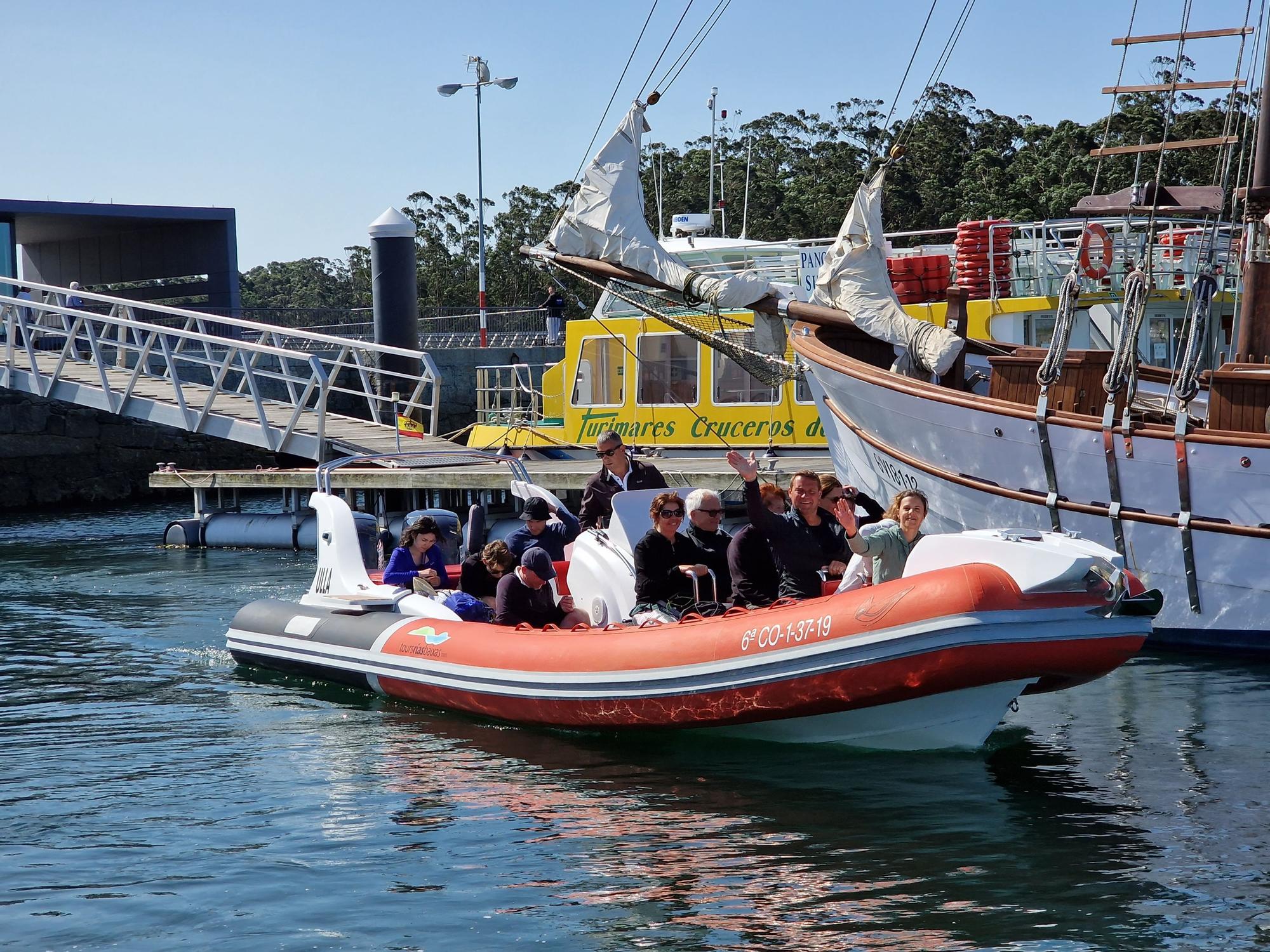 Peregrinos extranjeros que embarcaron en Vilanova para hacer la Ruta Xacobea hacia Pontecesures.