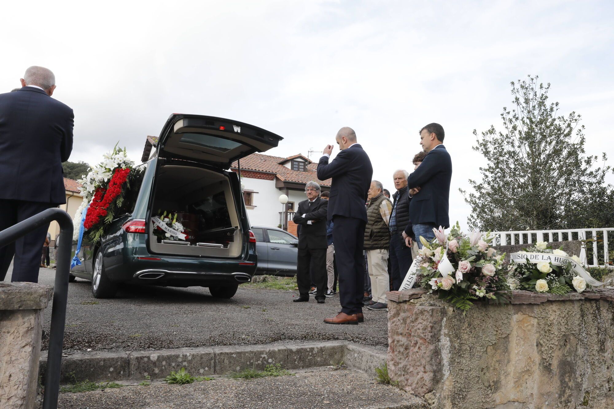 Así fue el funeral de Emilio Serrano en Ribadesella