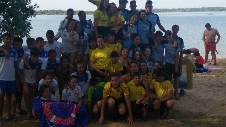 Los jovenes de La Bañeza, Dragones CR y Benavente celebran sus triunfos.