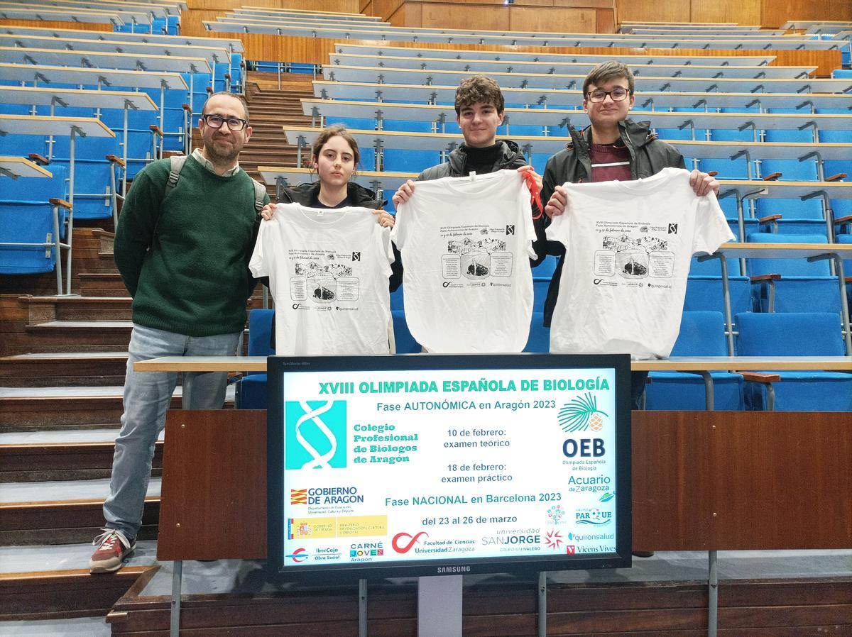 Participantes del colegio en la Olimpiada de Biología en la que resultó ganador Julio García Tella.