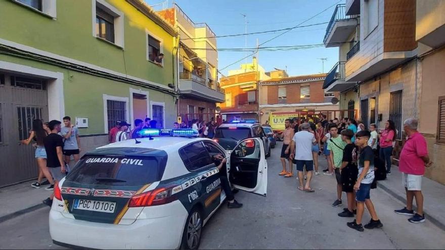 Varias patrullas de la Guardia Civil tuvieron que intervenir ayer en la pelea y posterior agresión al policía local de Picassent.