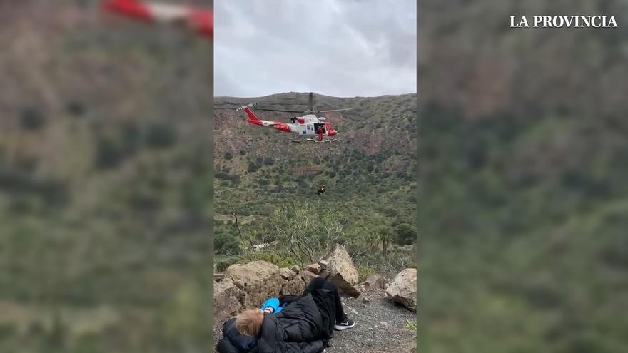 Una mujer es rescatada en Santa Brígida por un helicóptero tras sufrir una caída