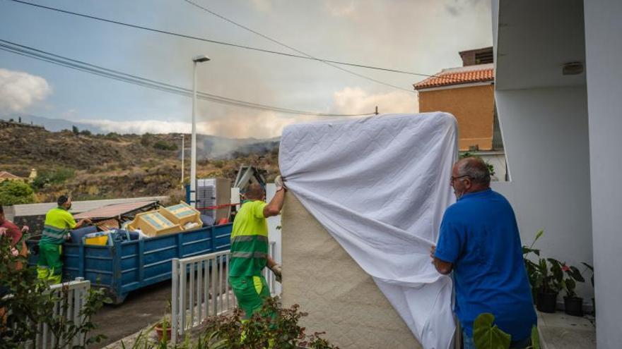 Desalojo de viviendas en La Palma debido a la erupción del volcán