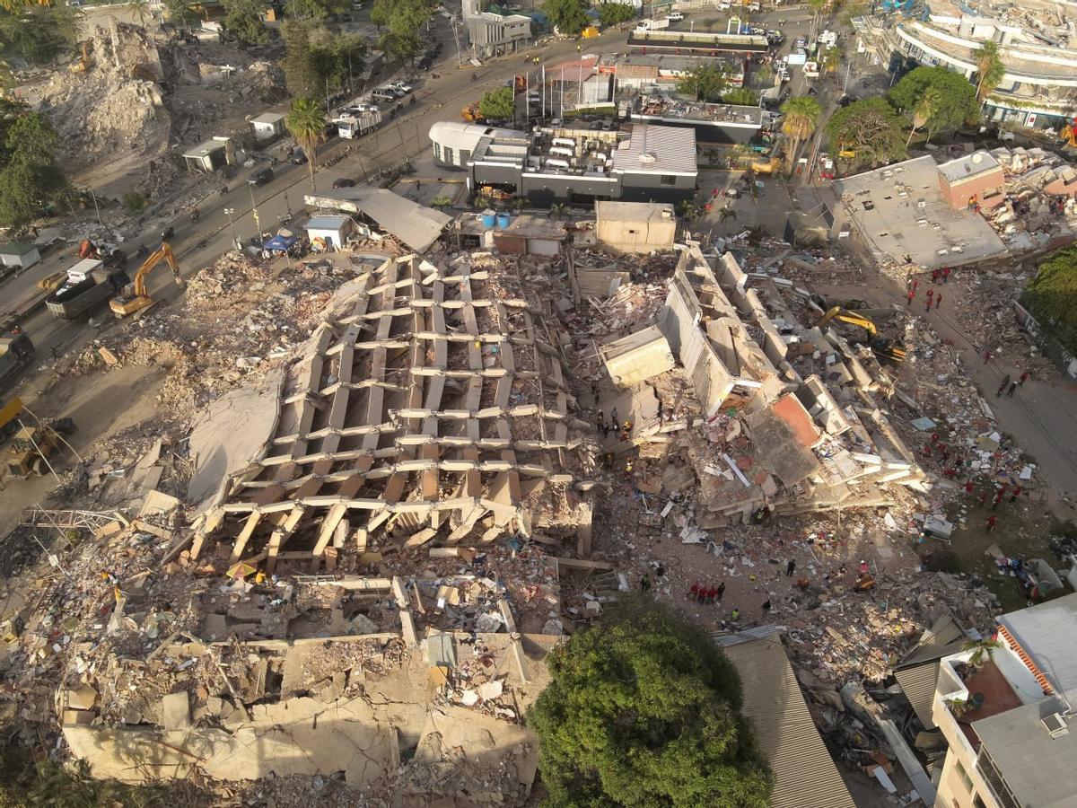 Els Bombers de la Generalitat a Veneçuela després dels terratrèmols Els Bombers de la Generalitat a Veneçuela després dels terratrèmols