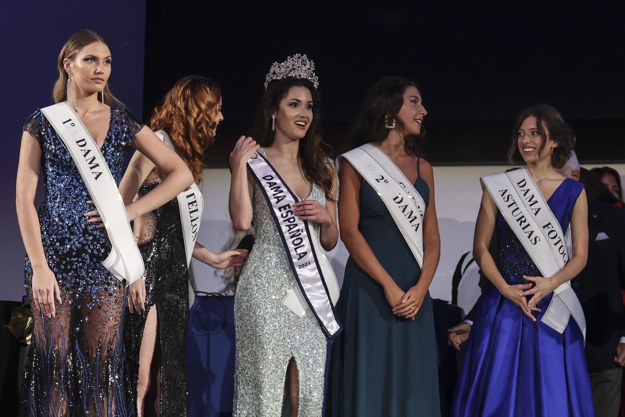 Las imágenes del desfile en Oviedo del certamen de belleza nacional “Dama y Caballero”