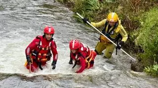 Cuarta jornada de "exhaustiva" búsqueda de la mujer que cayó al río en San Martín: una treintena de personas prosiguen con el rastreo