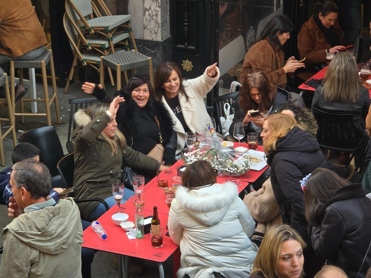 Vilagarcianos y visitantes apuran las últimas horas de 2025.