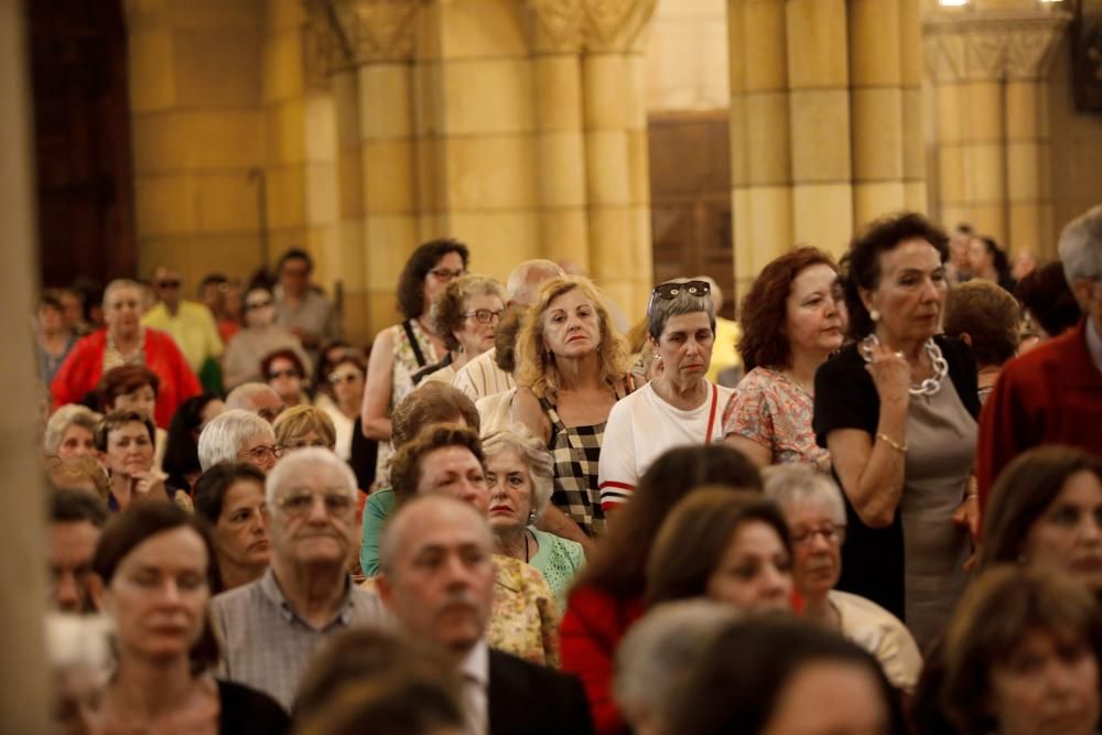 Funeral de Arturo Fernández: Emoción para despedir al chatín de la Puerta de la Villa