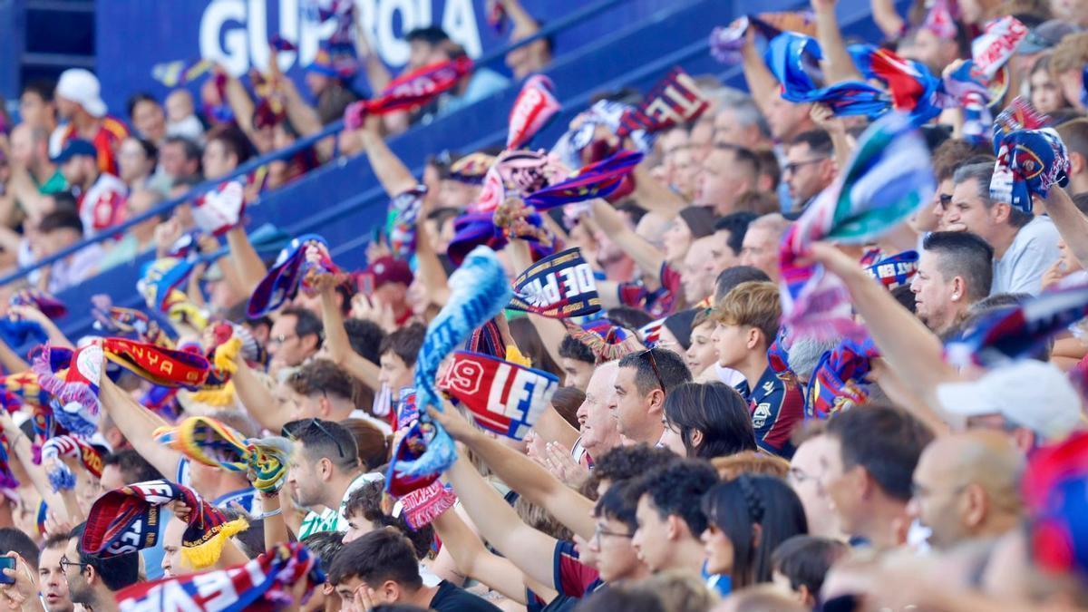 El calor obliga a detener el partido entre Levante UD y Real Betis