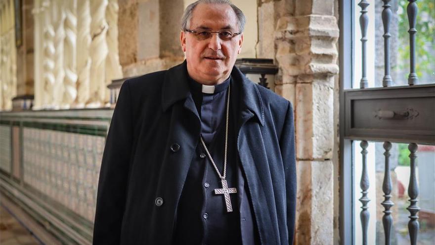 El arzobispo de Mérida-Badajoz invita a los sacerdotes a donar parte de sus sueldos