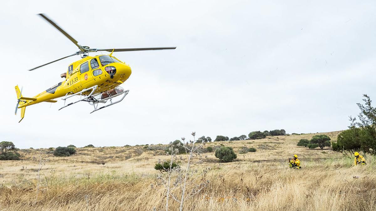 Helicóptero y agentes de Medio Ambiente del Cabildo en la presentación del dispositivo contra incendios forestales