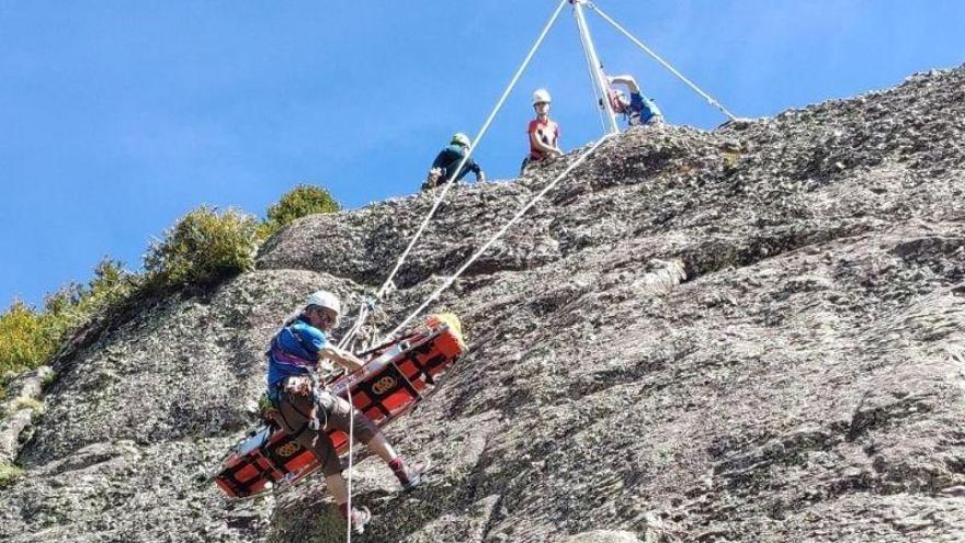 Dieciséis profesionales sanitarios de distintas Comunidades se forman en rescate de montaña en Huesca