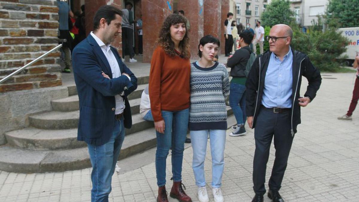 Las actrices Silma López y María Romanillos con Sutil y Baltar. |   // I.O.