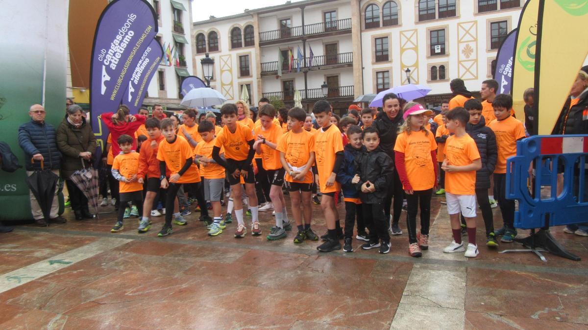 Una edición anterior de la carrera en Cangas de Onís.