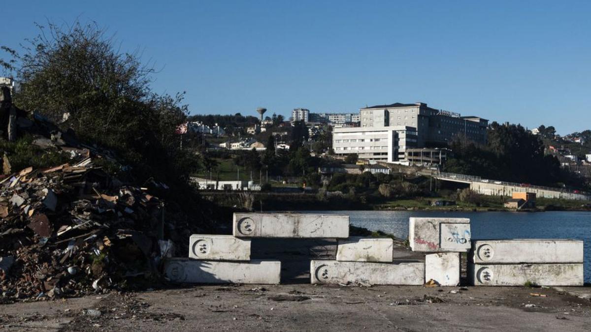 Bloques del Concello y de Costas, fuera de sitio. |  // CASTELEIRO/ROLLER AGENCIA