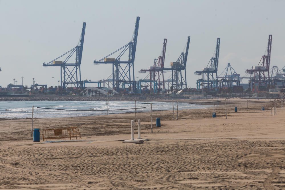 La playa de València es un desierto