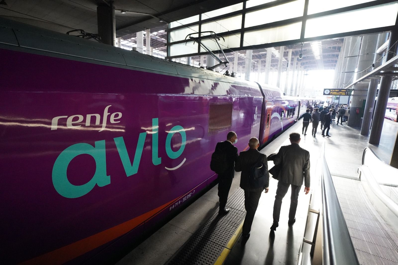 El primer AVE low cost Avlo sale de Madrid con destino València