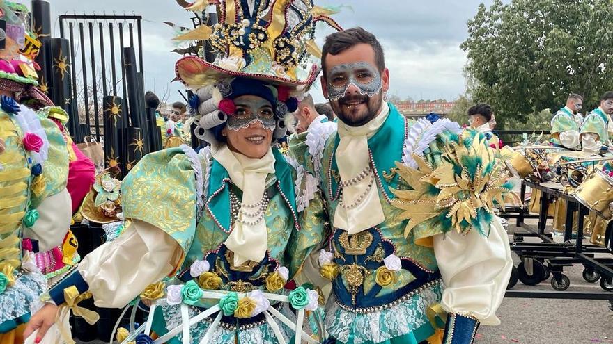 Así ha sido la petición de matrimonio de la comparsa Wailuku en el Gran Desfile de Carnaval de Badajoz