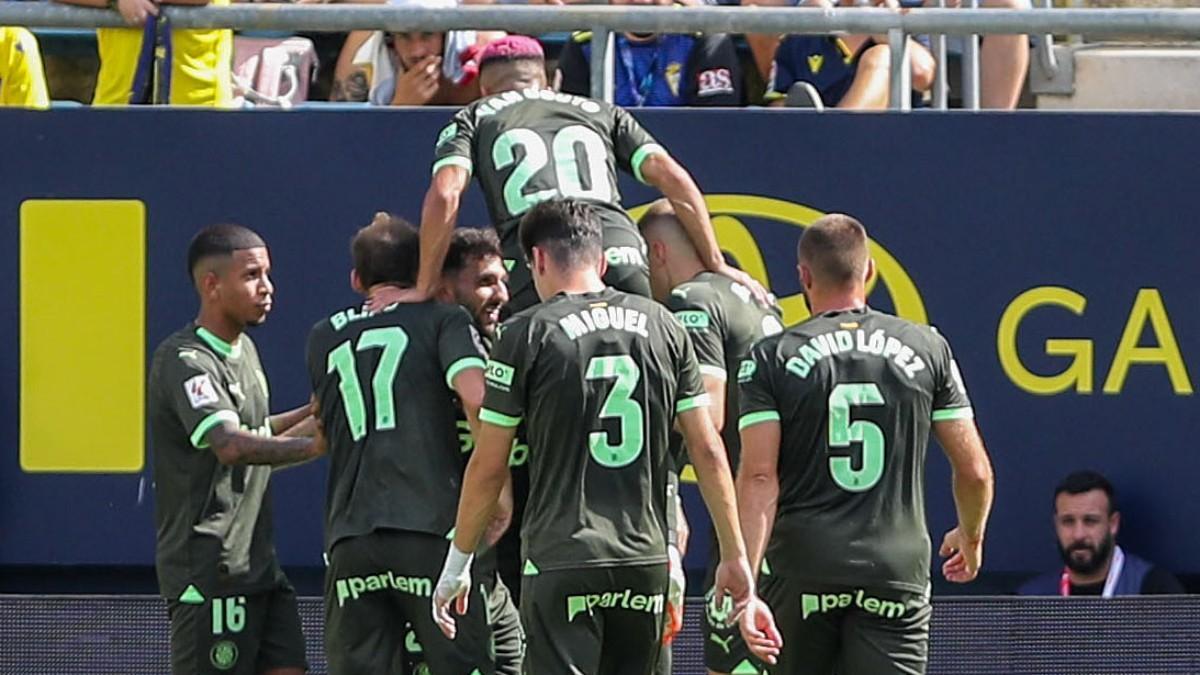 Los jugadores del Girona celebran un gol