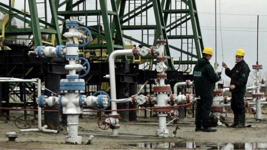 Rusia y Arabia Saudí estudian elevar la producción de petróleo