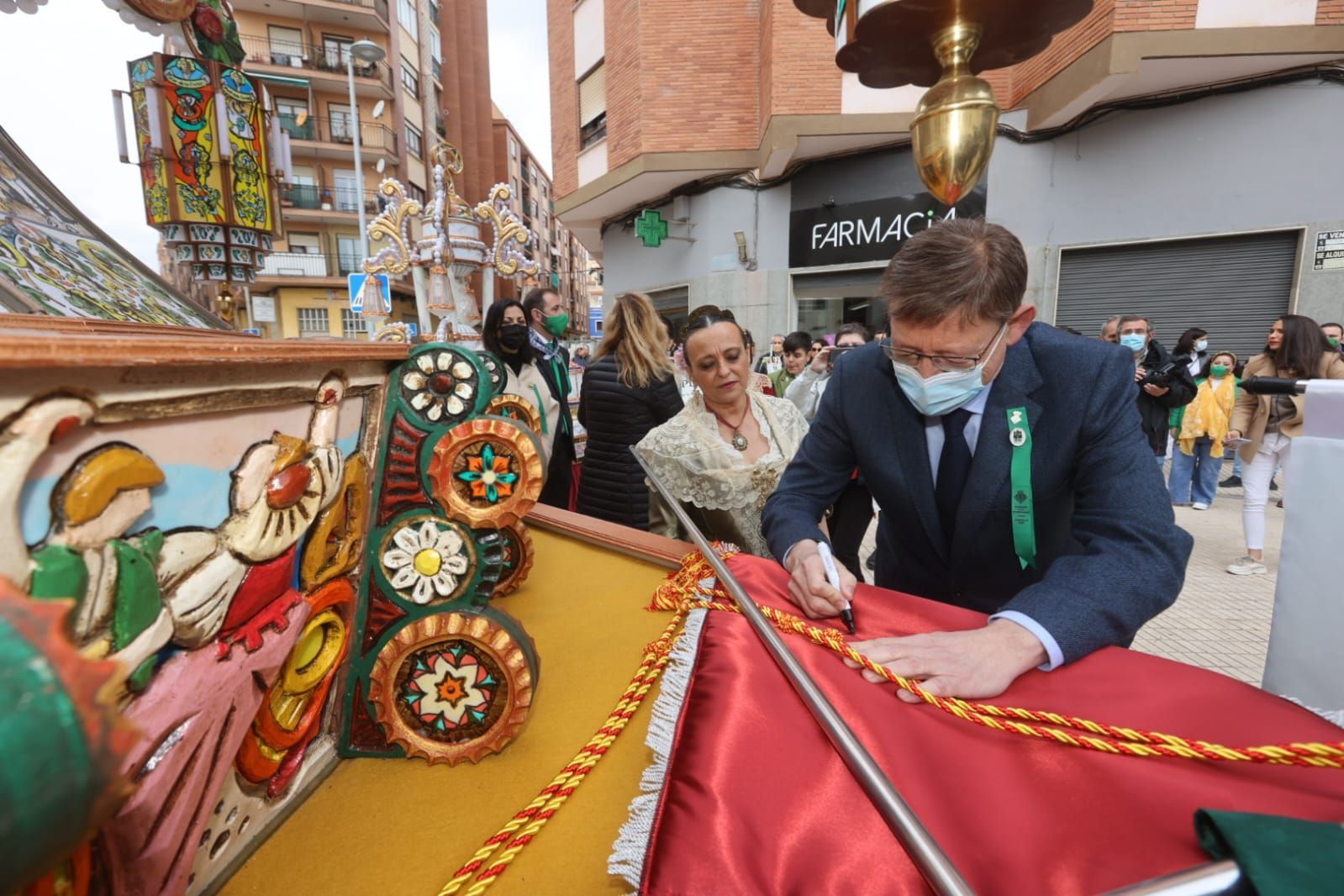 Visita de Ximo Puig y Amparo Marco a la Gaiata 15