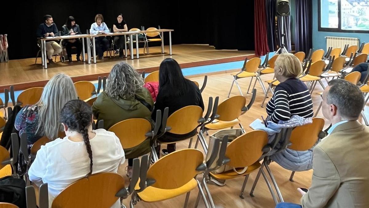 Asistentes a la reunión del consejo local de la mujer de Corvera.