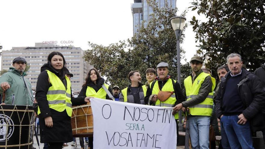 Agricultores y ganaderos gallegos toman la capital: «Hoxe vai arder Madrid»