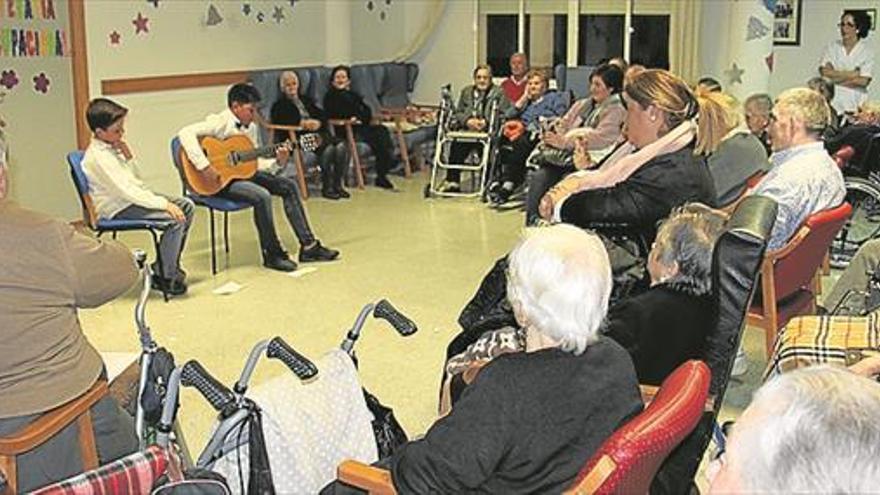 Música y baile, en la residencia de mayores