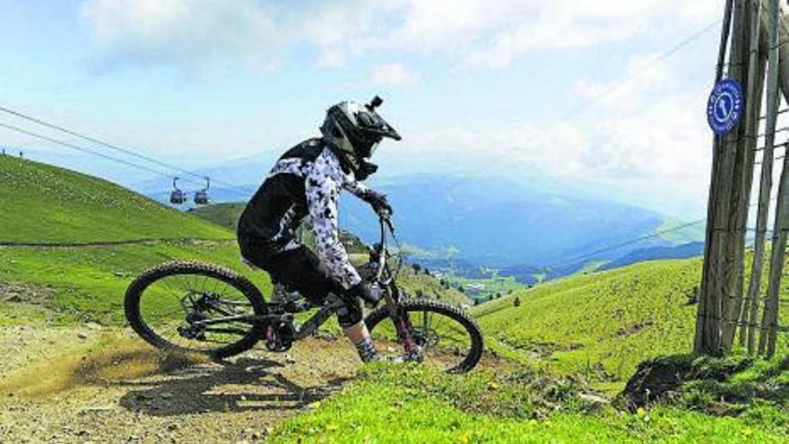 Itinerari en bicicleta
que es pot fer
a l’estiu a l’estació.  | LA MOLINA