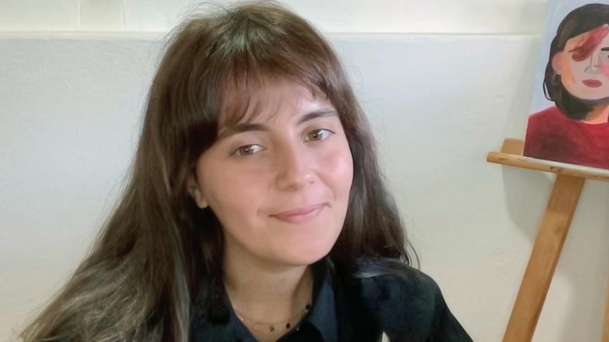 La escritora Lana Corujo canta bingo en su debut volcánico sobre la infancia