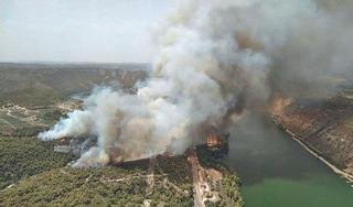 El Matarraña y la ausencia de viento salvan a Aragón del primer incendio