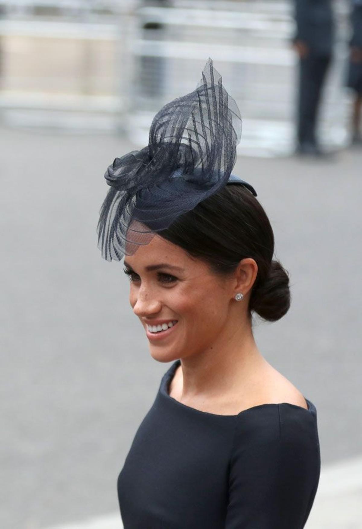 Meghan Markle con tocado de Stephen Jones