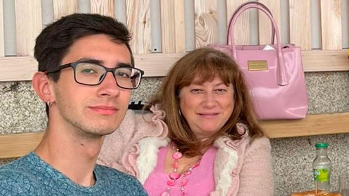 Yibrán junto a su madre, María.