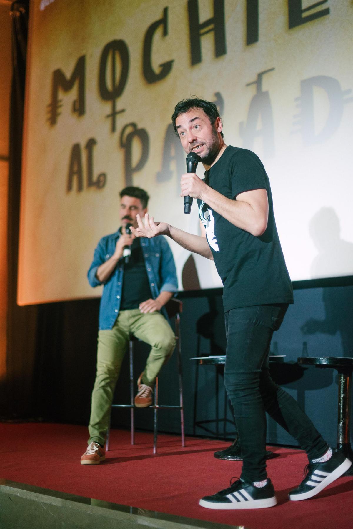 Danny-Boy Rivera, con Luis Fabra en una actuación de 'Mochila al pasado'.