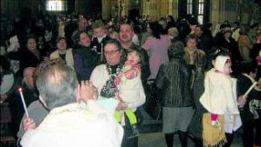 Bendicen a 400 niños nacidos en el 2009 ante la Candelaria