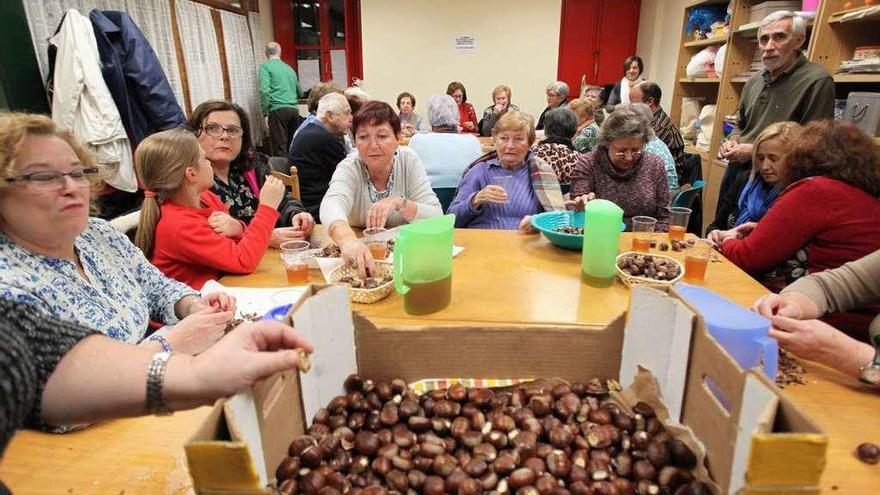 La Asociación de Vecinos de El Natahoyo celebra un magüestu