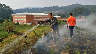 Extinguido el incendio de Baiona que calcinó 46 hectáreas y obligó a desalojar una decena de casas