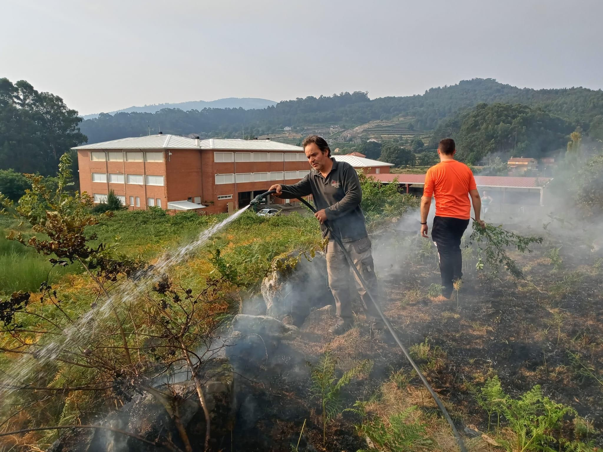 Un incendio calcina 50 hectáreas en Baiona
