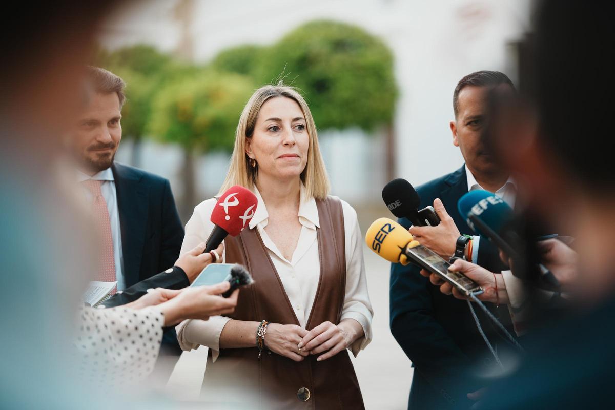 Fotogalería | Acuerdo PP-Vox para investir a María Guardiola presidenta de Extremadura Fotogalería | Acuerdo PP-Vox para investir a María Guardiola presidenta de Extremadura