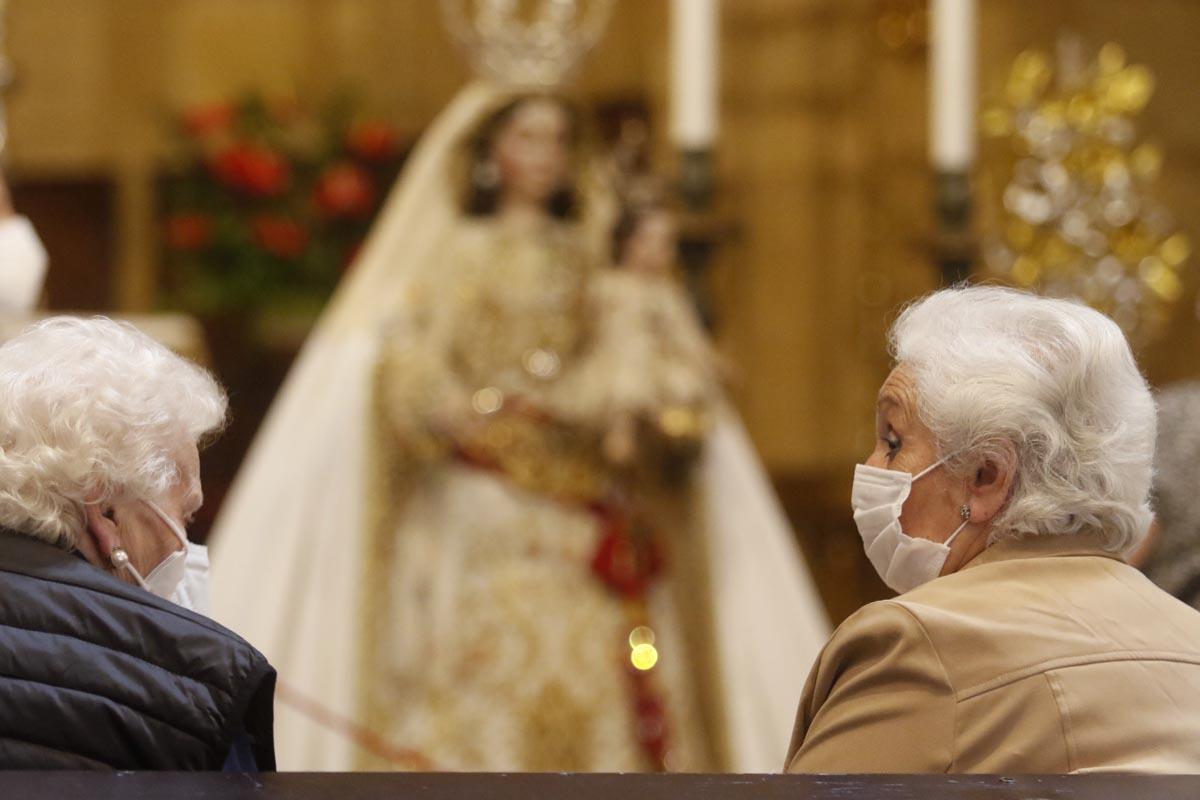 Martes y trece en San Lorenzo, colas para visitar a la Virgen de los Remedios